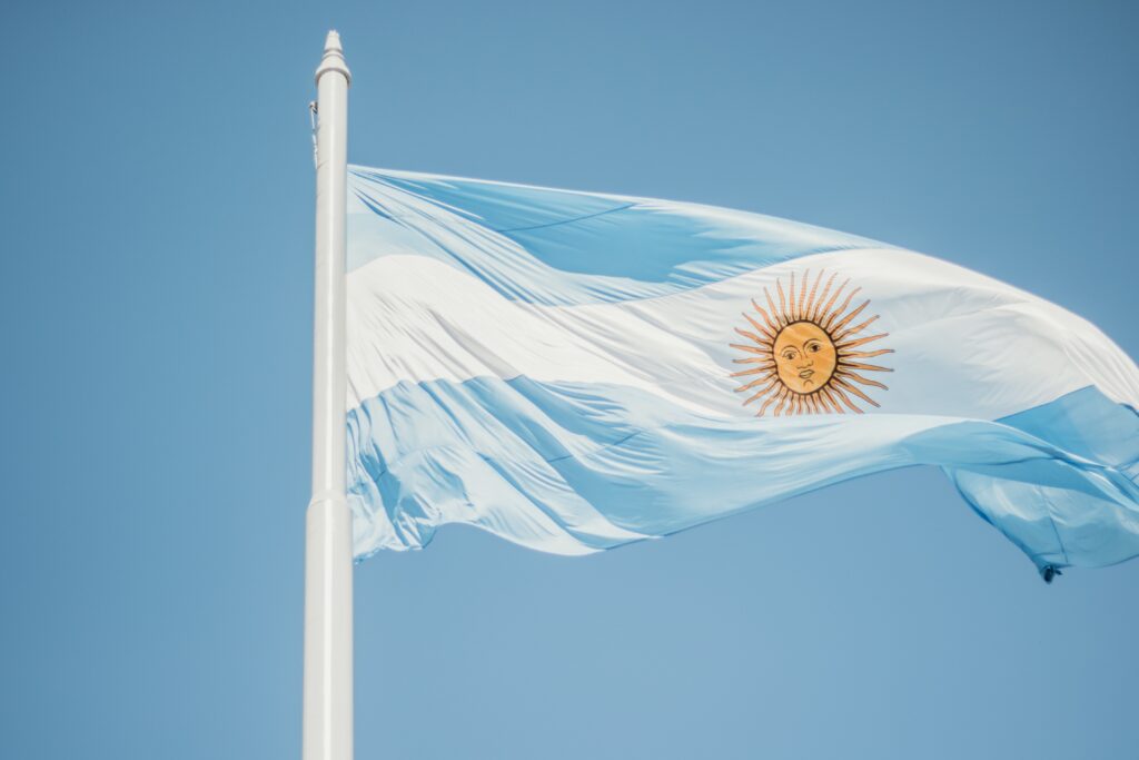 Argentina. Foto: Unsplash. Fim do peso? Conheça a moeda argentina para pagar salários