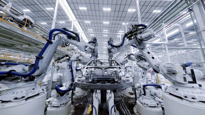 BYD triplica vendas na Europa e ameaça rivais;  vendas da Tesla caem quase 40%