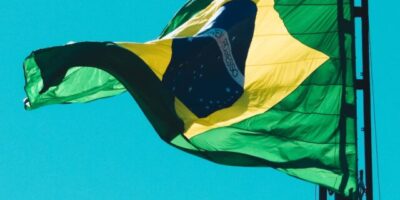 Os 25 maiores bancos do mundo capitalizaram US$ 3,61 trilhões no 4T23. Veja as principais instituições internacionais e do Brasil.