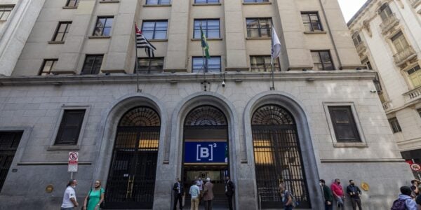 Ibovespa toca os 192 mil, mas faz pausa após sequência de recordes