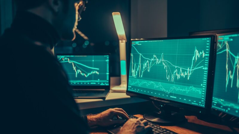 Americanas (AMER3), Vibra (VBBR3) e Pague Menos (PGMN3) agitam mercado nesta quarta-feira; veja mais destaques