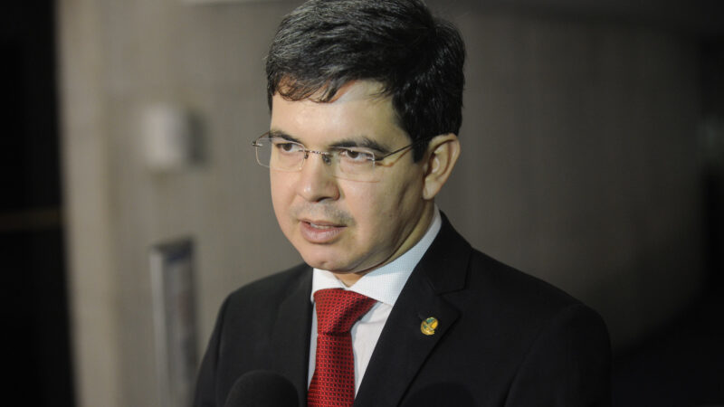 MP da reoneração deve ter definição nesta semana, diz Randolfe Rodrigues