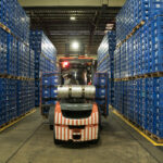 AmBev (ABEV3) decepciona no 3T25: entenda por que a XP manteve recomendação de venda