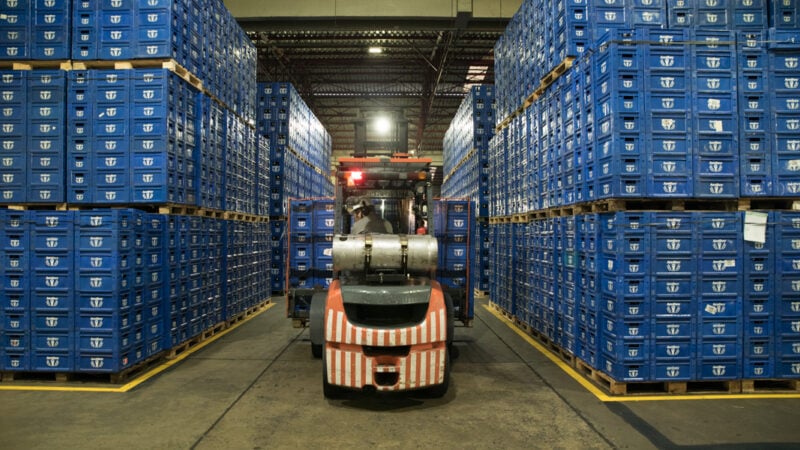 AmBev (ABEV3) decepciona no 3T25: entenda por que a XP manteve recomendação de venda