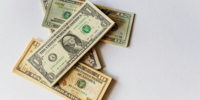 Dólar abaixo de R$ 5,00 ‘testa extremos’, diz especialista