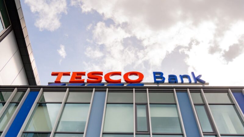 Barclays (B1CS34) compra banco de varejo da Tesco (TCCO34) por R$ 3,76 bilhões