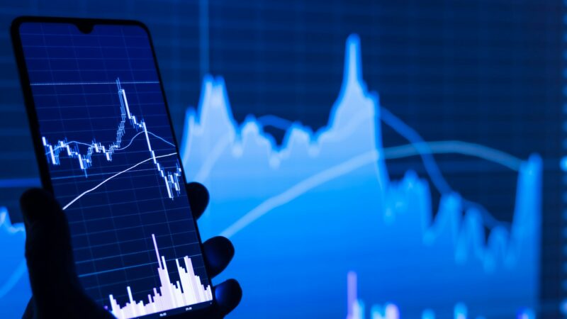 Ibovespa sobe e retorna aos 126 mil pontos; Vale (VALE3) avança e Petrobras (PETR4) cai