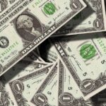 Dólar cai, com maior apetite ao risco e alocação em mercados emergentes