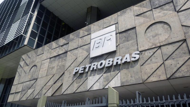 Petrobras (PETR4) corrige informações sobre estudos na Margem Equatorial
