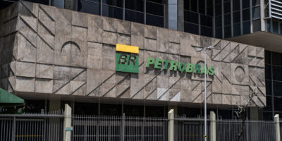 Petrobras (PETR4) se pronuncia sobre dividendos em dia de rumores sobre troca de CEO e movimento alucinante das ações