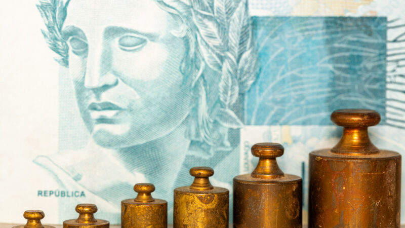 Como investir com a Selic em 15% ao ano? Veja análises do mercado