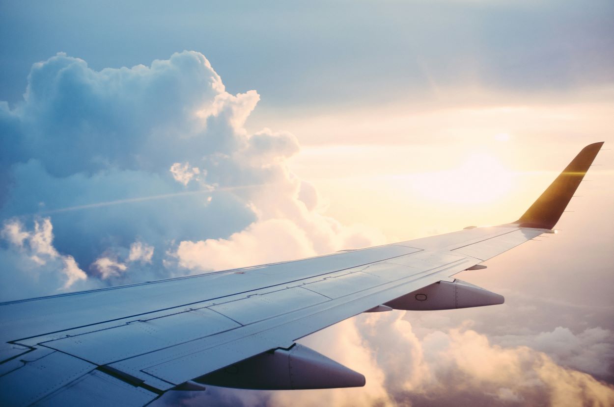 Passagens aéreas estão mais baratas: como conseguir promoções