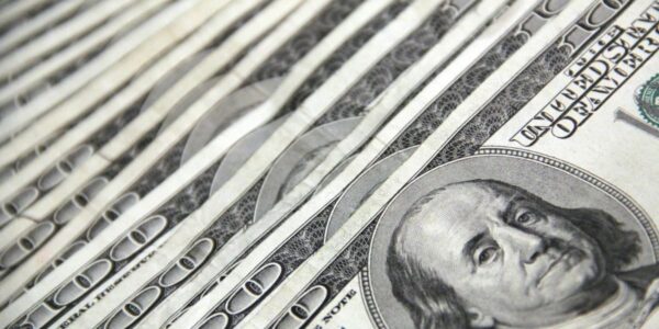 Inflação nos EUA desacelera em abril; especialistas explicam como investir