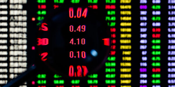 Ibovespa oscila, sobe no fim do dia e fecha semana com avanço de 0,29%