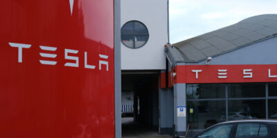 Acionistas da Tesla (TSLA34) questionam pacote que tornou Musk o homem mais rico do mundo