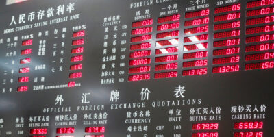 Bolsas asiáticas fecham em alta, impulsionadas por NY; Europa avança com balanços