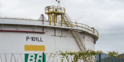 Petrobras (PETR4) compra de duas plataformas para produção no pré-sal da Bacia de Santos