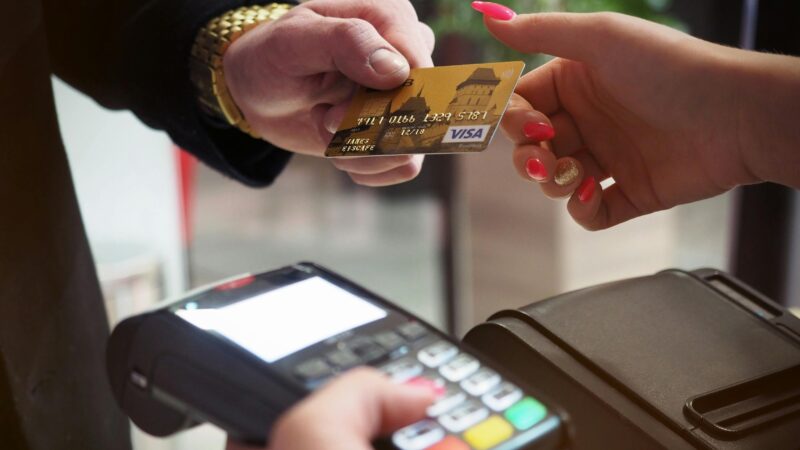 Semana do Consumidor: transações sobem 15% ante mesmo período de 2023, diz Visa