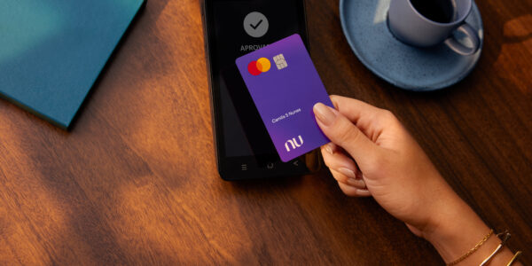 Nubank (ROXO34) surpreende com lucro recorde, mas analistas fazem alerta
