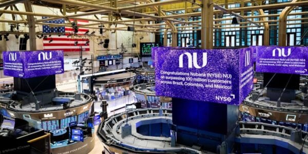 Fundador do Nubank (ROXO34), vende US$ 432 milhões em ações da fintech