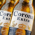 EXCLUSIVO: “Ambev (ABEV3) nunca vendeu tanta Corona no Brasil”, diz diretor, que revela estratégia por trás das cervejas