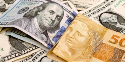 Dólar vai a R$ 5,25 e fecha maio em alta