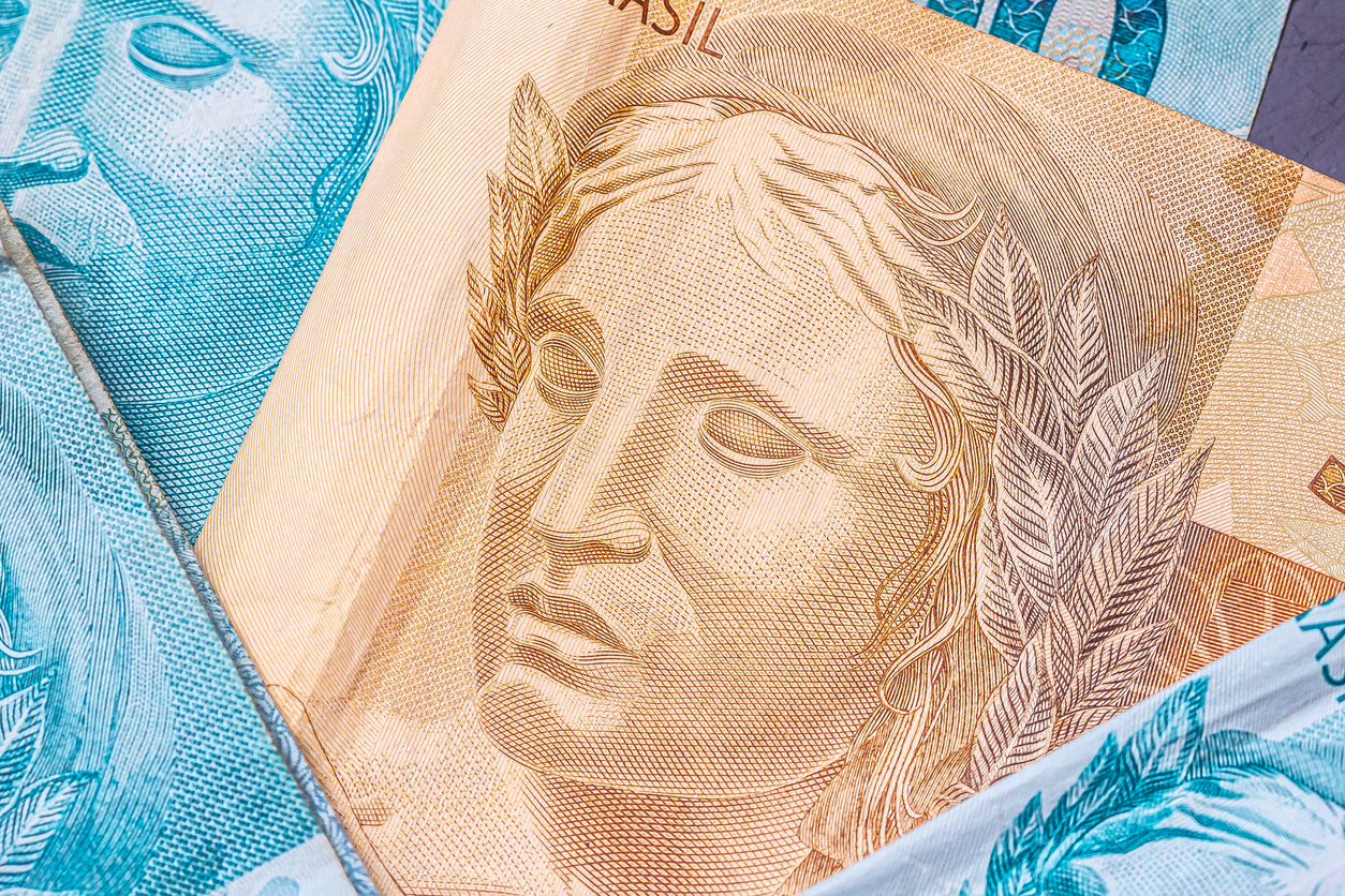 Banco Central admite desvio e projeta inflação em queda