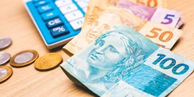 Com liquidez reduzida, taxas futuras longas apagam alta e encerram estáveis
