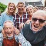 Baby boomers são a geração mais rica da história; entenda