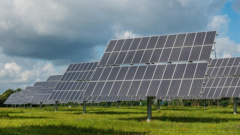 Fundos imobiliários de energia avançam, com dividendos mensais e isenção tributária
