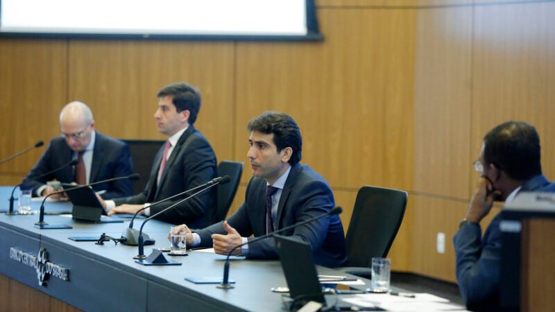 Copom eleva Selic a 14,75%, maior valor nominal em 19 anos