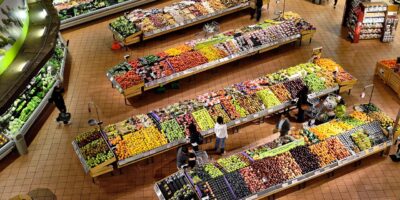 Varejo brasileiro cresce 0,8% em março, com terceira alta consecutiva
