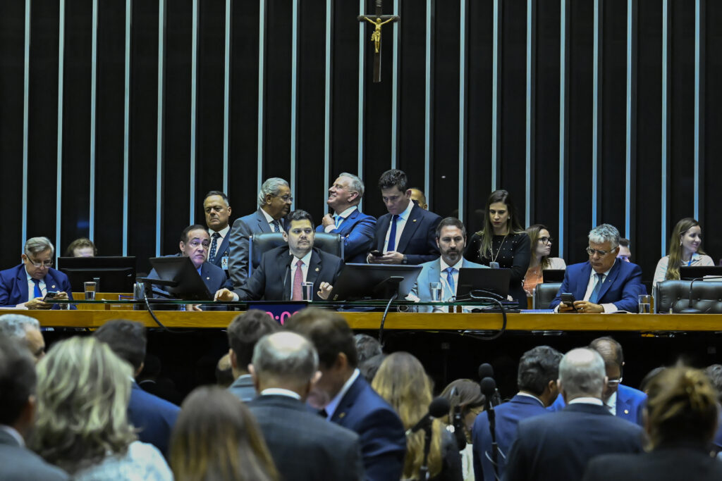 FIIs e Fiagros escapam de tributação de serviços com derrubada de veto
