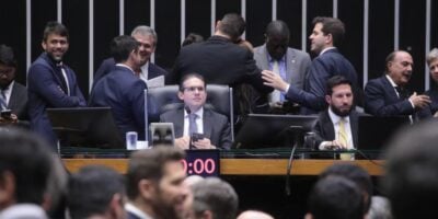 Câmara aprova urgência para projeto que derruba aumento do IOF