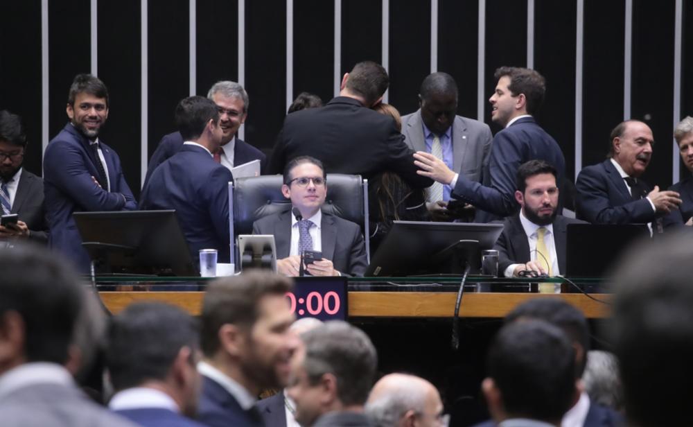 IOF deputados aprovam urgência para derrubar elevação de imposto