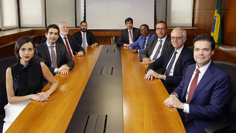Copom suspende ciclo de alta e mantém Selic em 15%