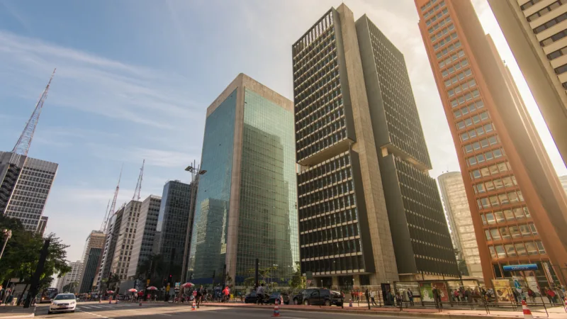 Fundos imobiliários “baratos”: 20 FIIs que entram em agosto com desconto acima de 30%