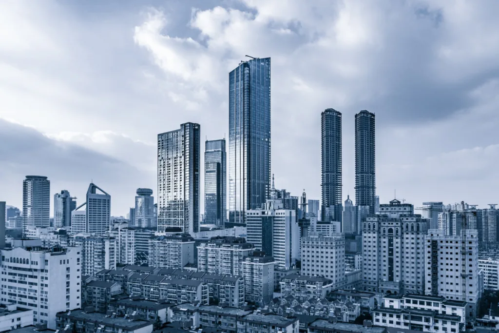 fundos imobiliários seguiu a tendência da B3, que operou em queda nesta terça-feira (19) sob o temor de sanções norte-americanas aos bancos brasileiros