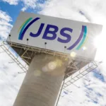 JBS (JBSS3) anuncia R$ 820 milhões em dividendos intercalares: O que isso significa para seus acionistas?