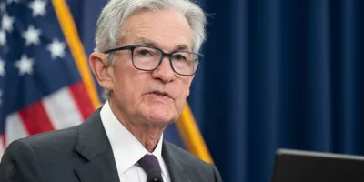 FED surpreende: Powell abre caminho para corte de juros já em setembro e dólar despenca