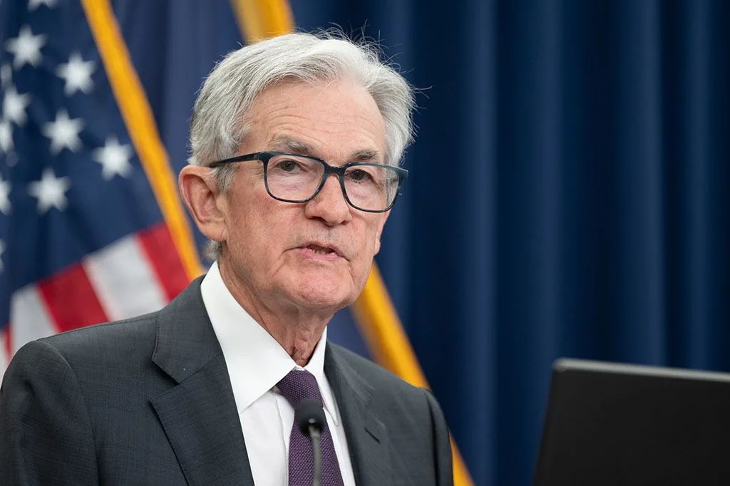 Jerome Powell sinaliza corte de juros pelo FED em setembro.