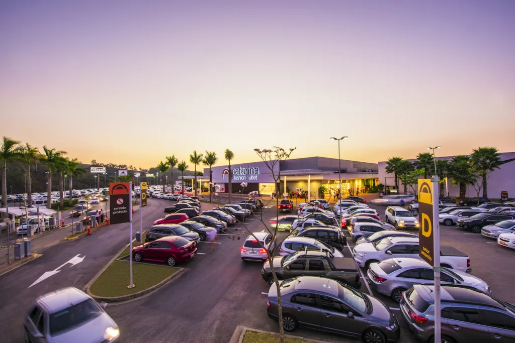 fundos imobiliários GZIT11 e CPSH11, que atuam no segmento de shopping centers, figuraram entre as principais altas do dia no pregão desta quinta-feira (16), na contramão da IFIX