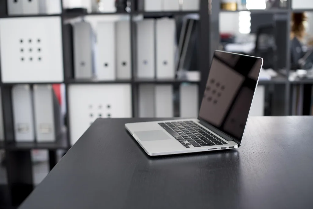 Da sala de aula aos data centers: a nova fase da Positivo Tecnologia (POSI3)