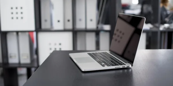 Da sala de aula aos data centers: a nova fase da Positivo Tecnologia (POSI3)