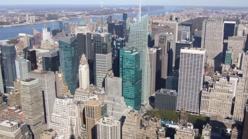 Fundos imobiliários têm dia de queda na abertura do mês; URPR11 lidera altas do dia