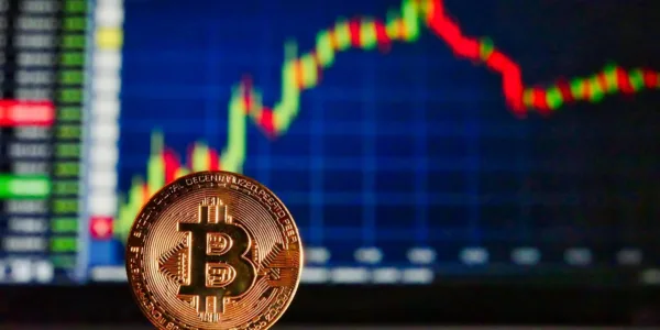 Bitcoin cai abaixo de US$ 90 mil e atinge menor patamar em sete meses