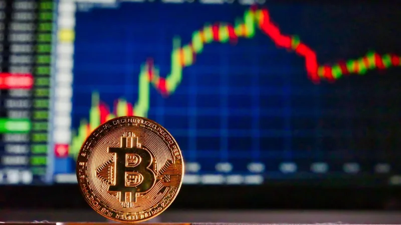 Bitcoin cai abaixo de US$ 90 mil e atinge menor patamar em sete meses