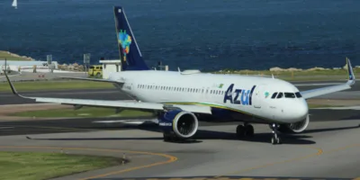 Mesmo com EBITDA forte, ação da Azul (AZUL4) despenca após números de novembro