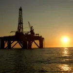 Petróleo em compasso de espera: BTG vê cenário resiliente para ações de óleo e gás na América Latina