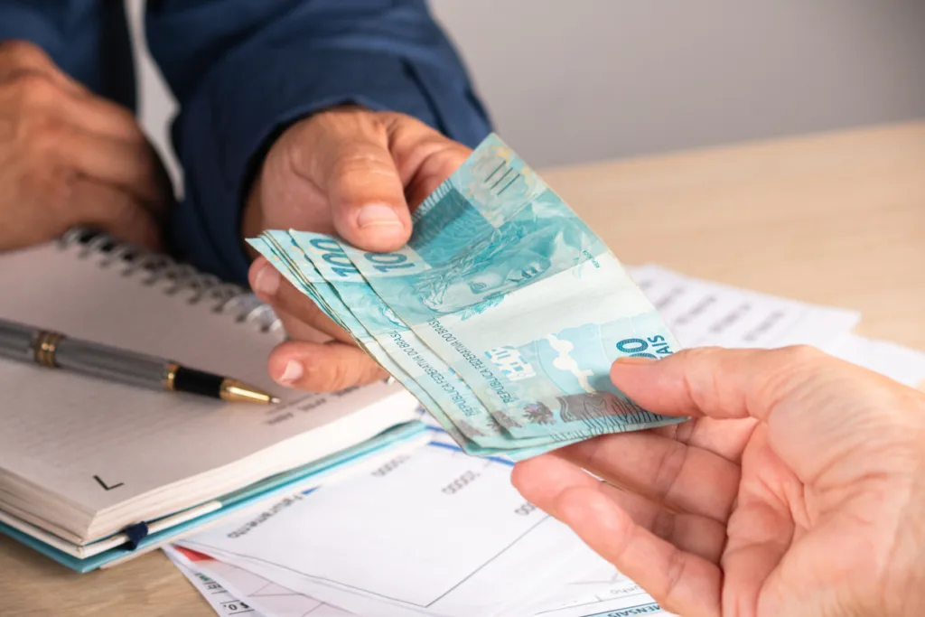 Dividendos anunciados em Data Com de mais de 150 FIIs movimentaram o último dia de negociações em 2025, e IFIX fechou ano em alta.